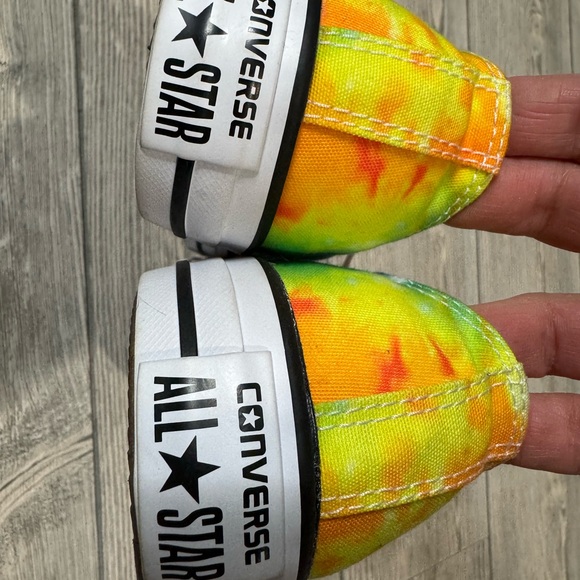 Converse Chuck Taylor All Tie Dye Low Top Sneaker. Men’s size 7, Women’s size 9 - Picture 5 of 6
